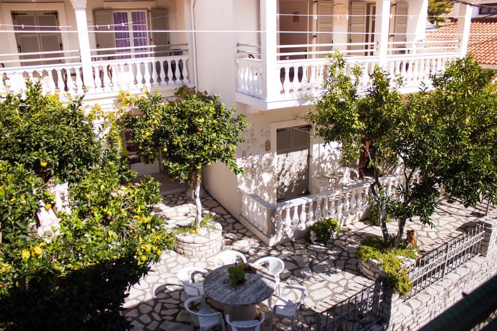 The Orange Garden קאסיופי